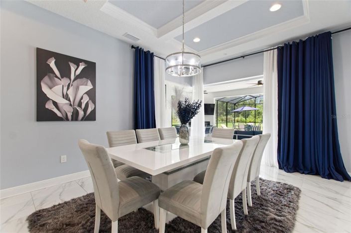 Image No.11-6 Bed Property for sale