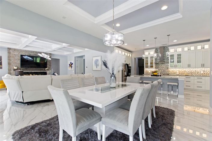 Image No.12-6 Bed Property for sale