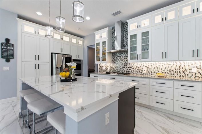 Image No.13-6 Bed Property for sale