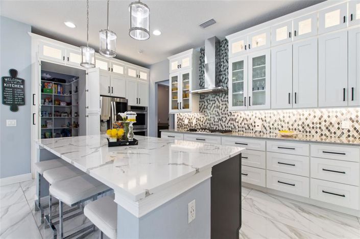 Image No.14-6 Bed Property for sale