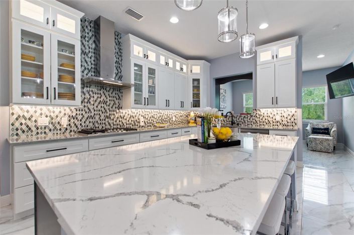 Image No.15-6 Bed Property for sale