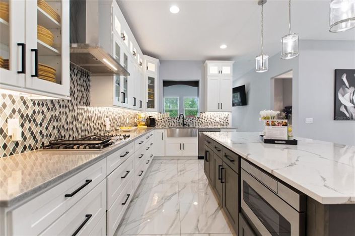 Image No.16-6 Bed Property for sale