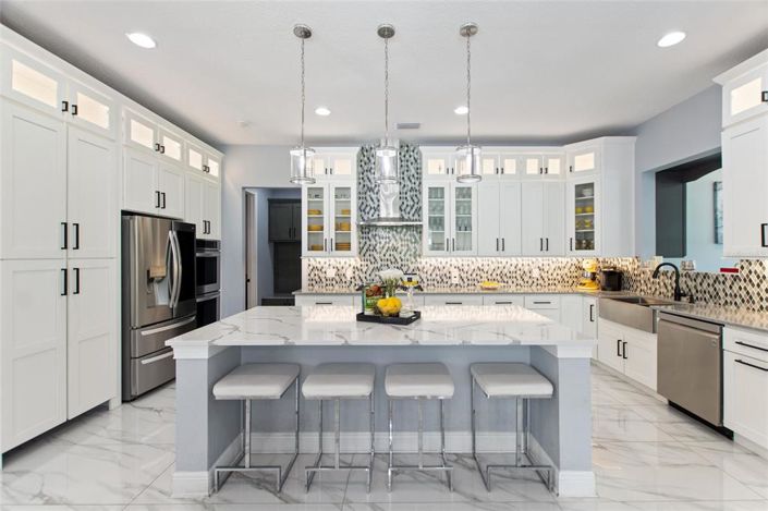 Image No.18-6 Bed Property for sale