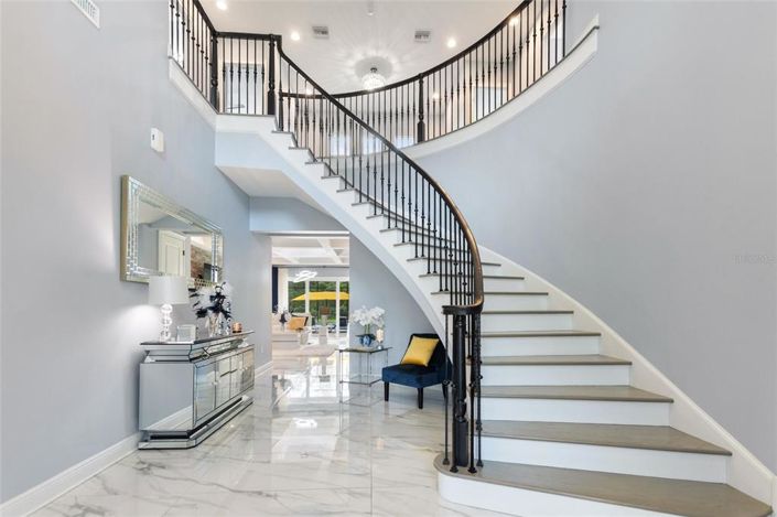 Image No.2-6 Bed Property for sale