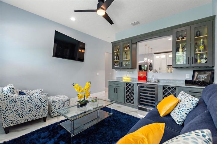 Image No.20-6 Bed Property for sale