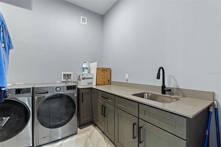 Image No.23-6 Bed Property for sale