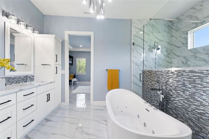 Image No.29-6 Bed Property for sale