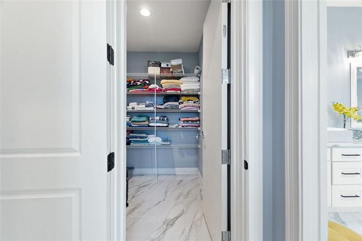 Image No.30-6 Bed Property for sale