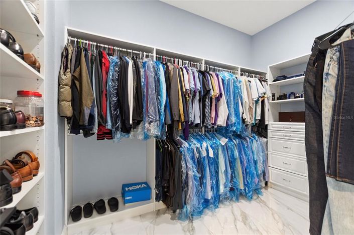 Image No.31-6 Bed Property for sale