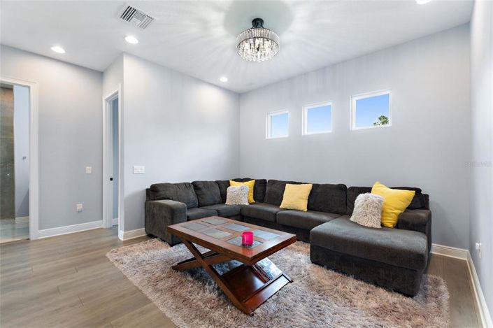 Image No.35-6 Bed Property for sale