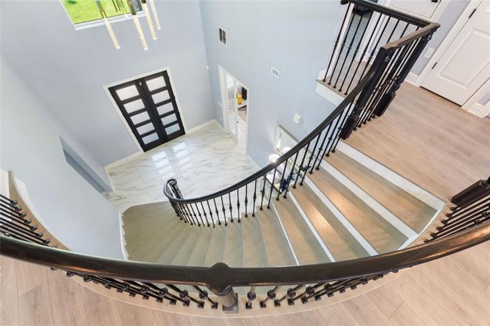 Image No.45-6 Bed Property for sale