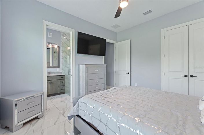 Image No.6-6 Bed Property for sale