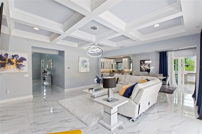 Image No.8-6 Bed Property for sale