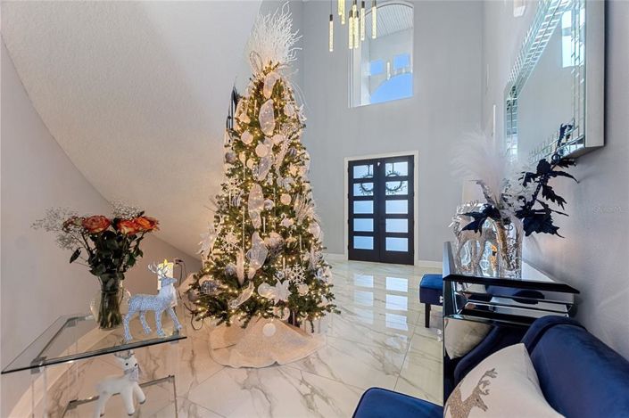 Image No.84-6 Bed Property for sale