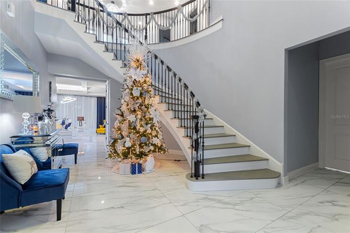 Image No.85-6 Bed Property for sale