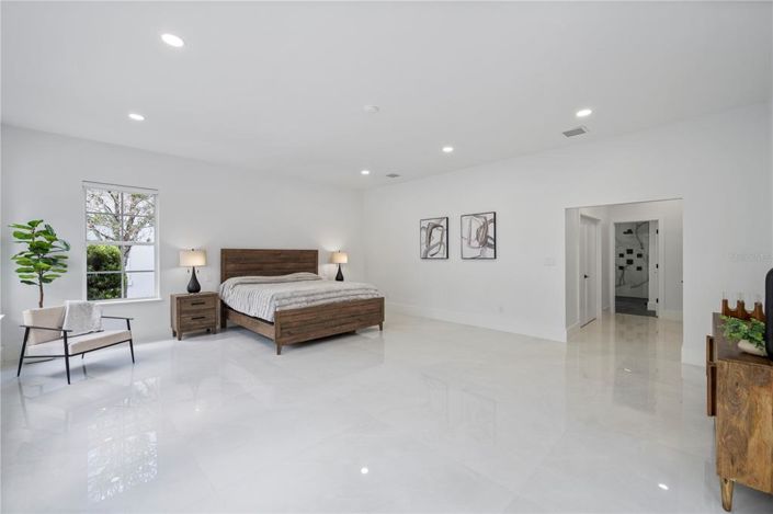 Image No.14-5 Bed Property for sale