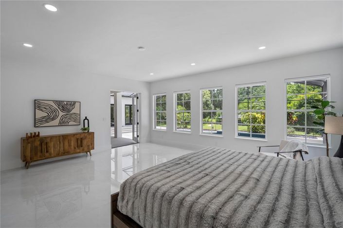 Image No.15-5 Bed Property for sale