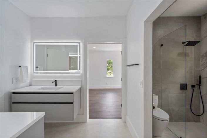 Image No.24-5 Bed Property for sale