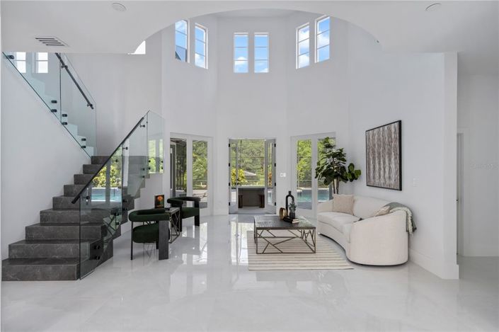 Image No.3-5 Bed Property for sale