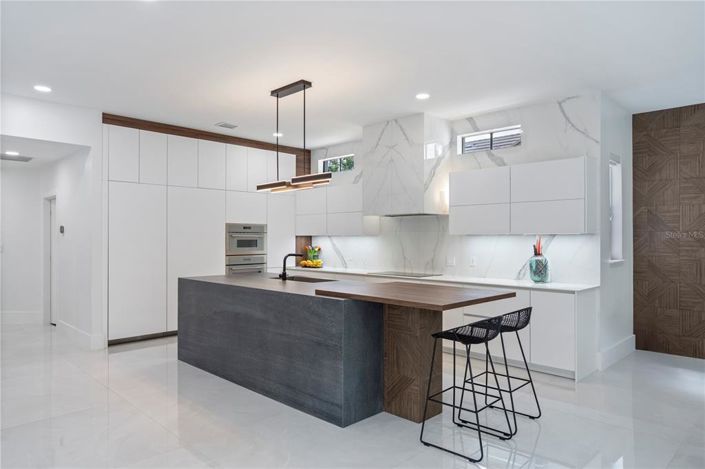 Image No.7-5 Bed Property for sale