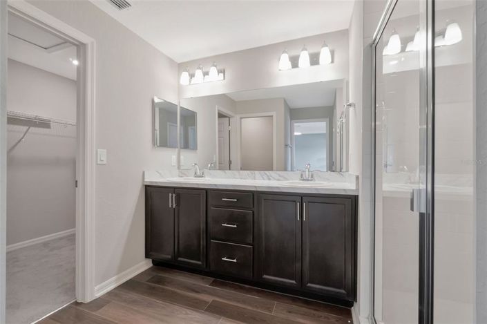 Image No.18-4 Bed Property for sale