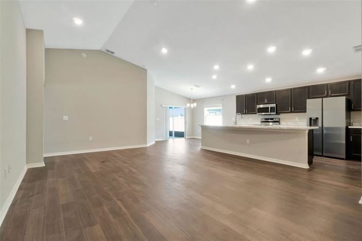 Image No.5-4 Bed Property for sale