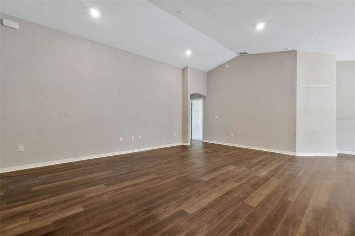 Image No.6-4 Bed Property for sale