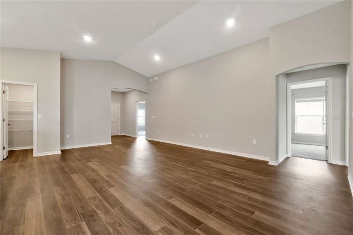 Image No.7-4 Bed Property for sale