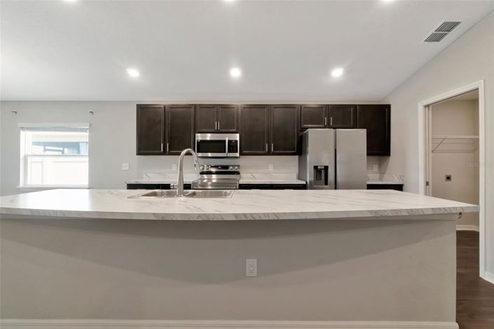 Image No.8-4 Bed Property for sale