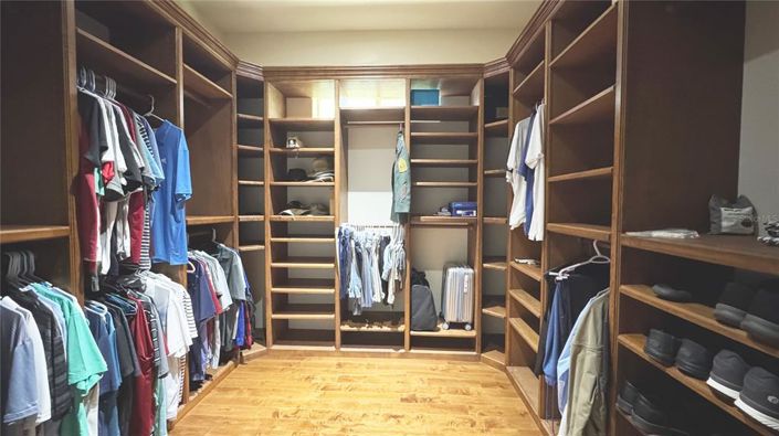 Image No.11-4 Bed Property for sale