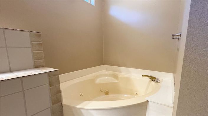 Image No.12-4 Bed Property for sale