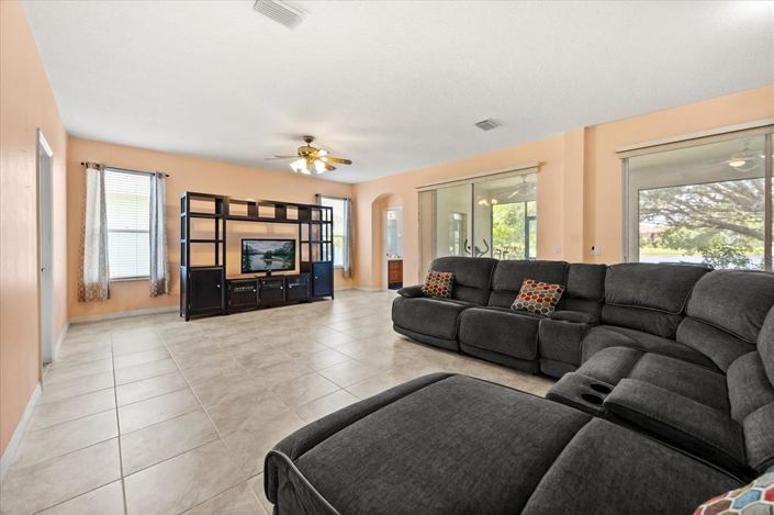 Image No.4-5 Bed Property for sale