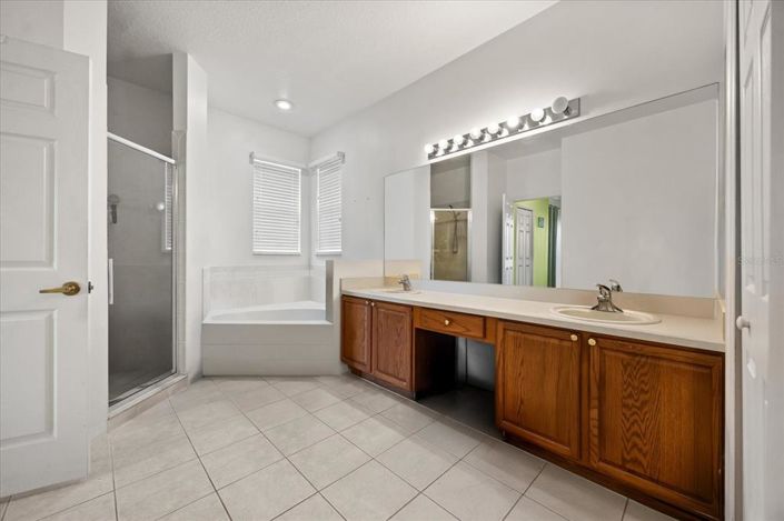 Image No.7-5 Bed Property for sale