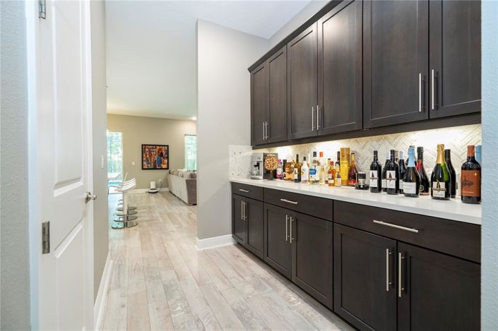 Image No.20-7 Bed Property for sale