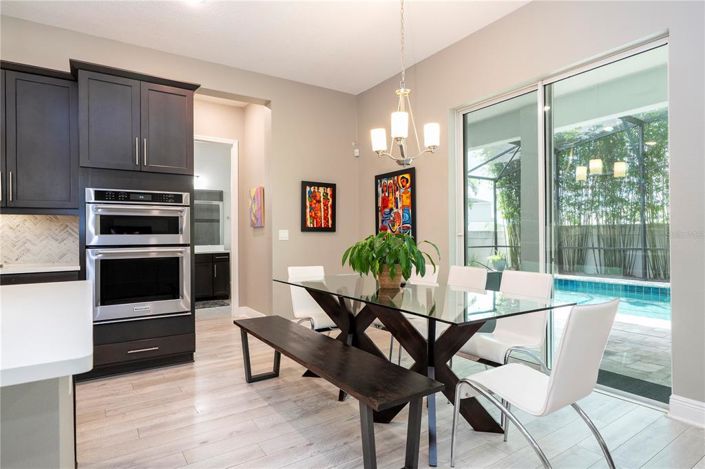 Image No.27-7 Bed Property for sale