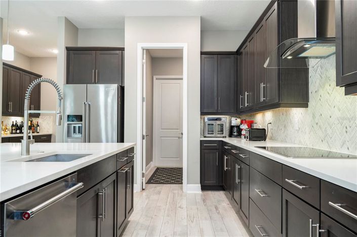 Image No.30-7 Bed Property for sale