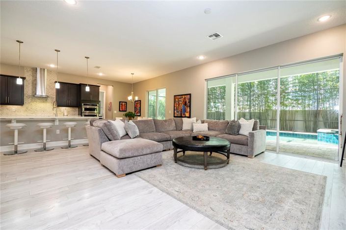 Image No.51-7 Bed Property for sale