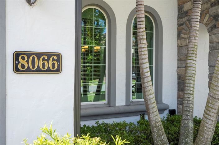 Image No.6-7 Bed Property for sale