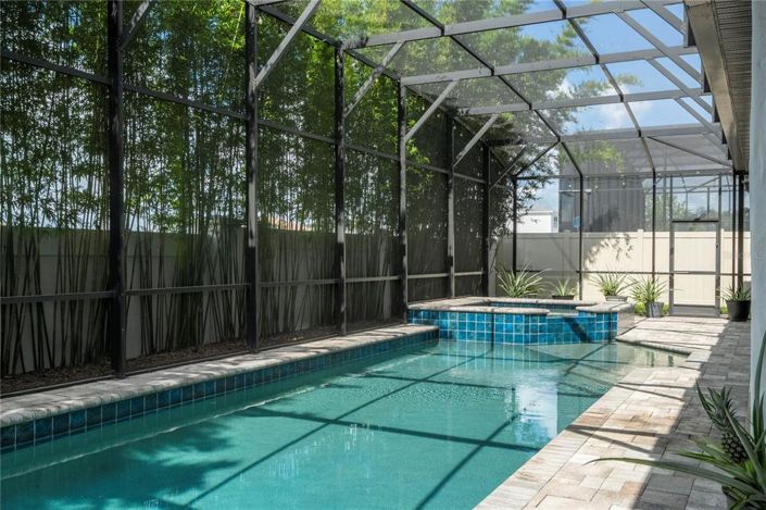 Image No.60-7 Bed Property for sale