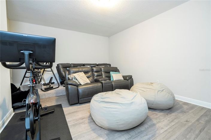 Image No.70-7 Bed Property for sale