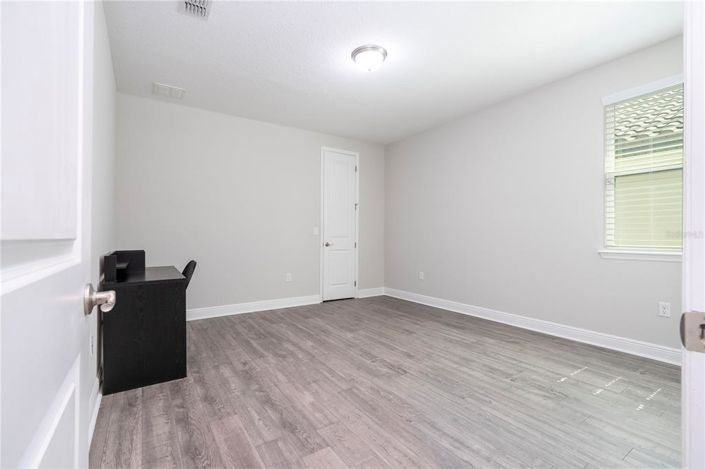 Image No.75-7 Bed Property for sale