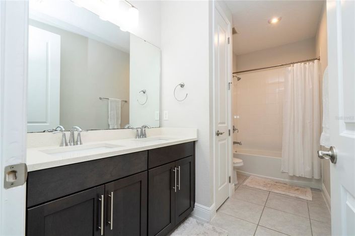 Image No.77-7 Bed Property for sale