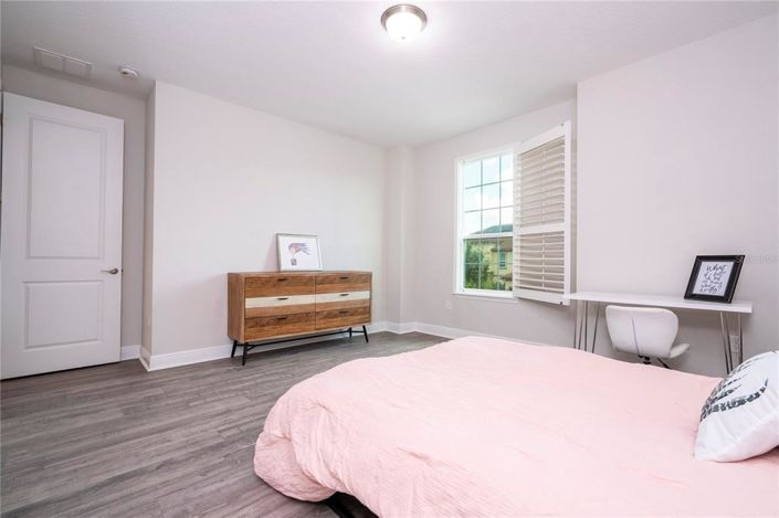 Image No.83-7 Bed Property for sale