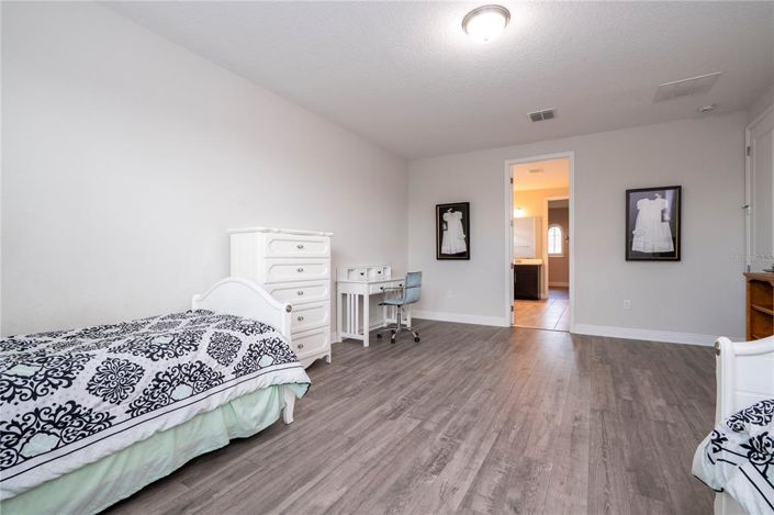 Image No.88-7 Bed Property for sale