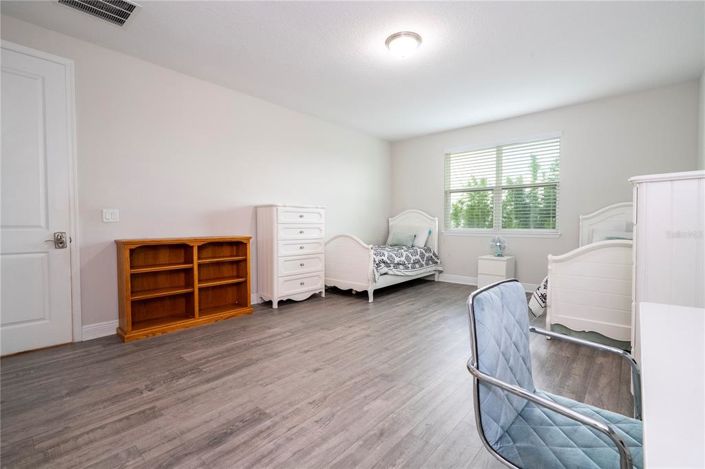 Image No.90-7 Bed Property for sale