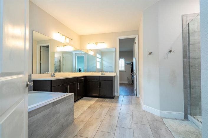 Image No.91-7 Bed Property for sale