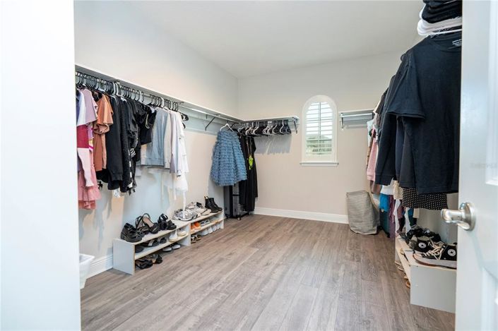 Image No.93-7 Bed Property for sale