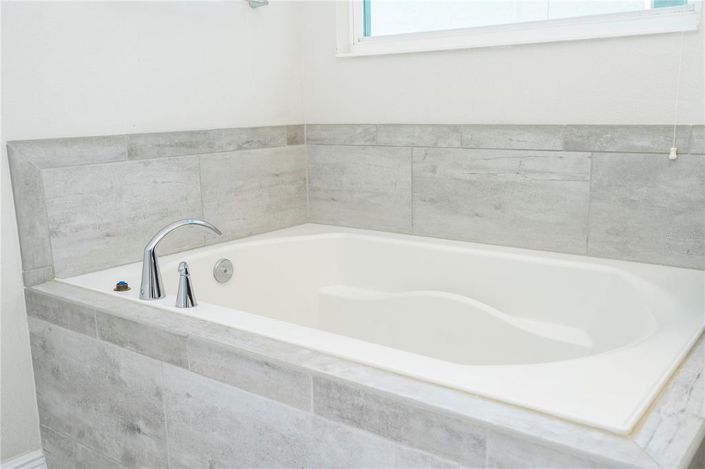 Image No.94-7 Bed Property for sale