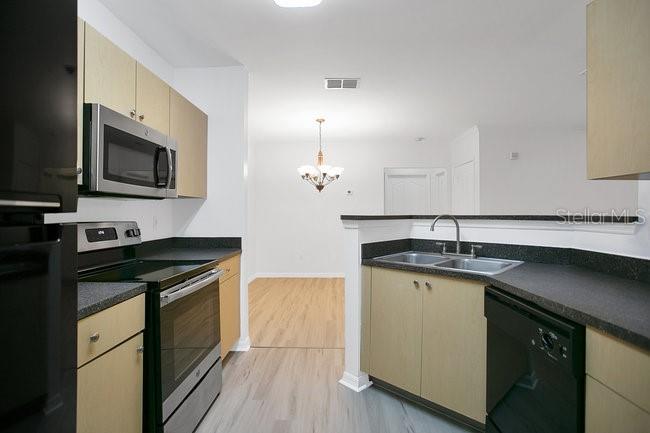 Image No.10-2 Bed Property for sale