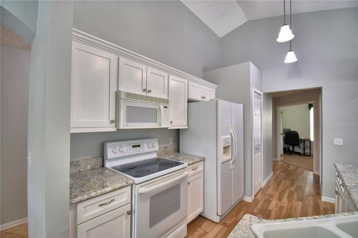 Image No.19-3 Bed Property for sale